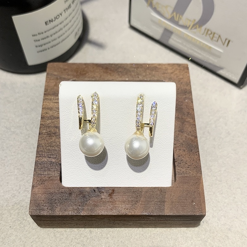Micro-inlaid zircon pearl earrings for women's autumn and winter, unique double-layer line sense ear studs, new niche design, light luxury earrings, ear stud accessories, ear piercing detail image 2