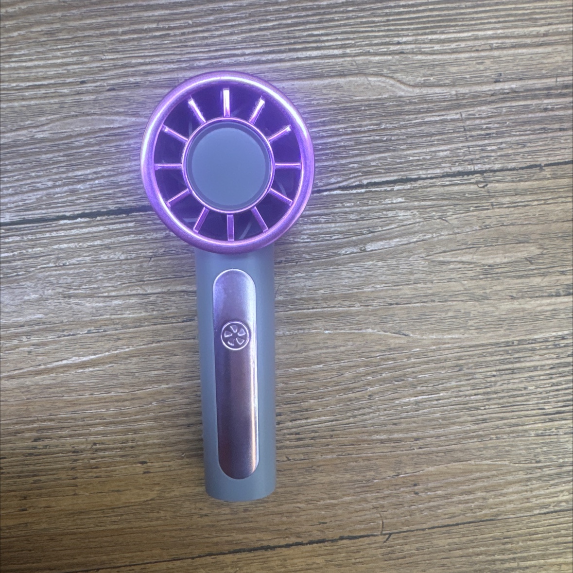 新款卡通电风扇台扇学生宿舍迷你办公室桌面静音小型风扇家用风扇