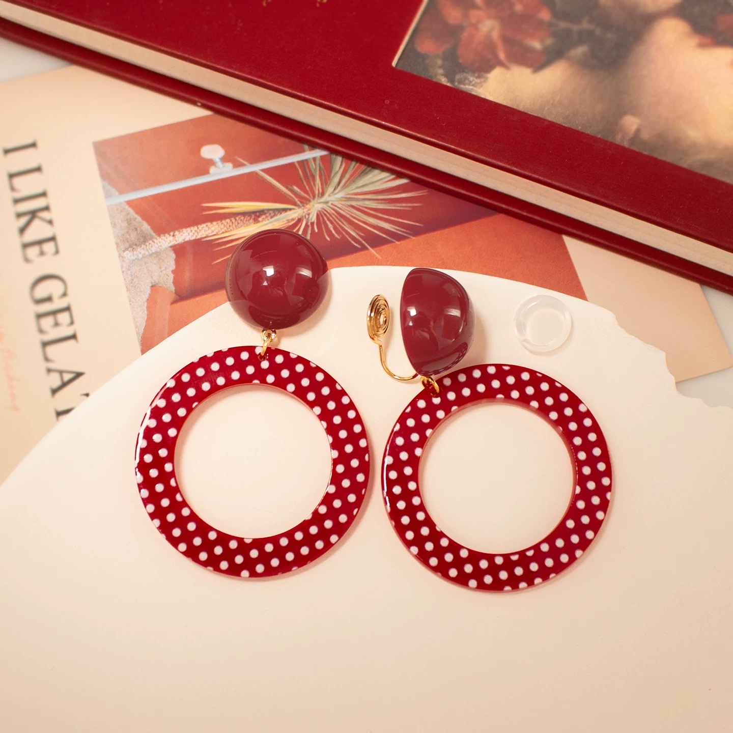 港风红色波点圈圈耳环显白复古耳饰俏皮摩登夸张无耳洞蚊香盘耳夹详情图6