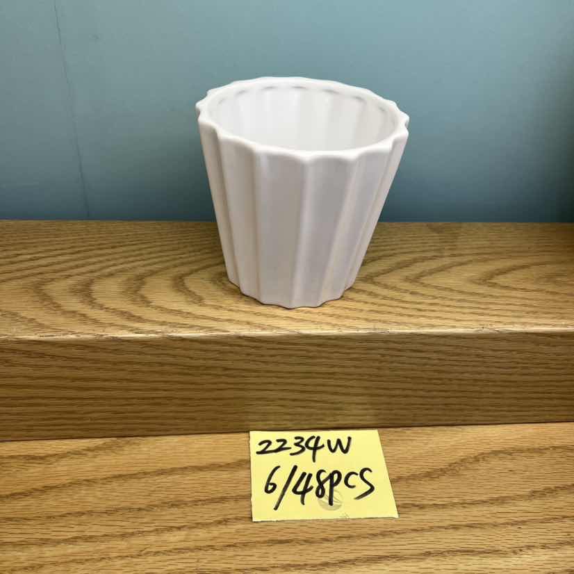 Plain white flowerpots and vases. Plain