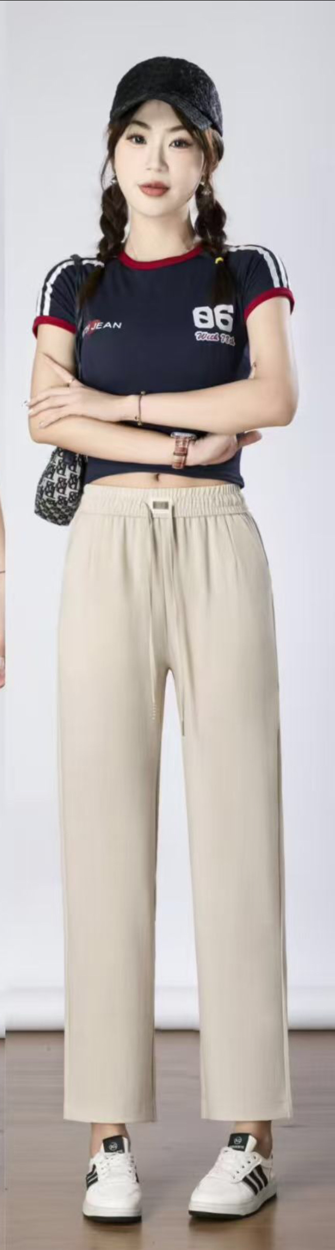 The trendy women's trousers for Spring and Autumn 2026 are small straight-leg pants with an elastic waist and beige color detail image 3