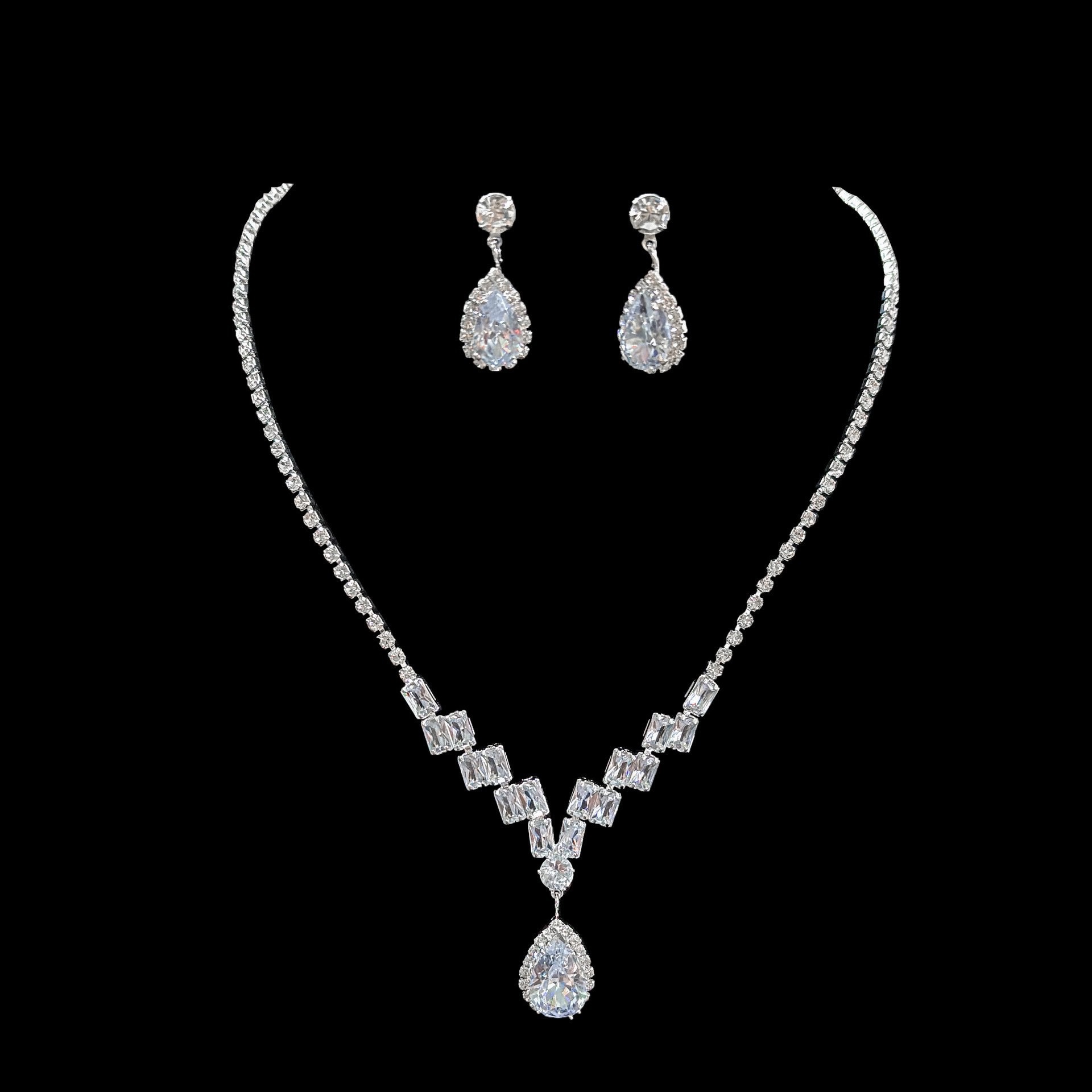 Claw chain rhinestone necklace details Picture