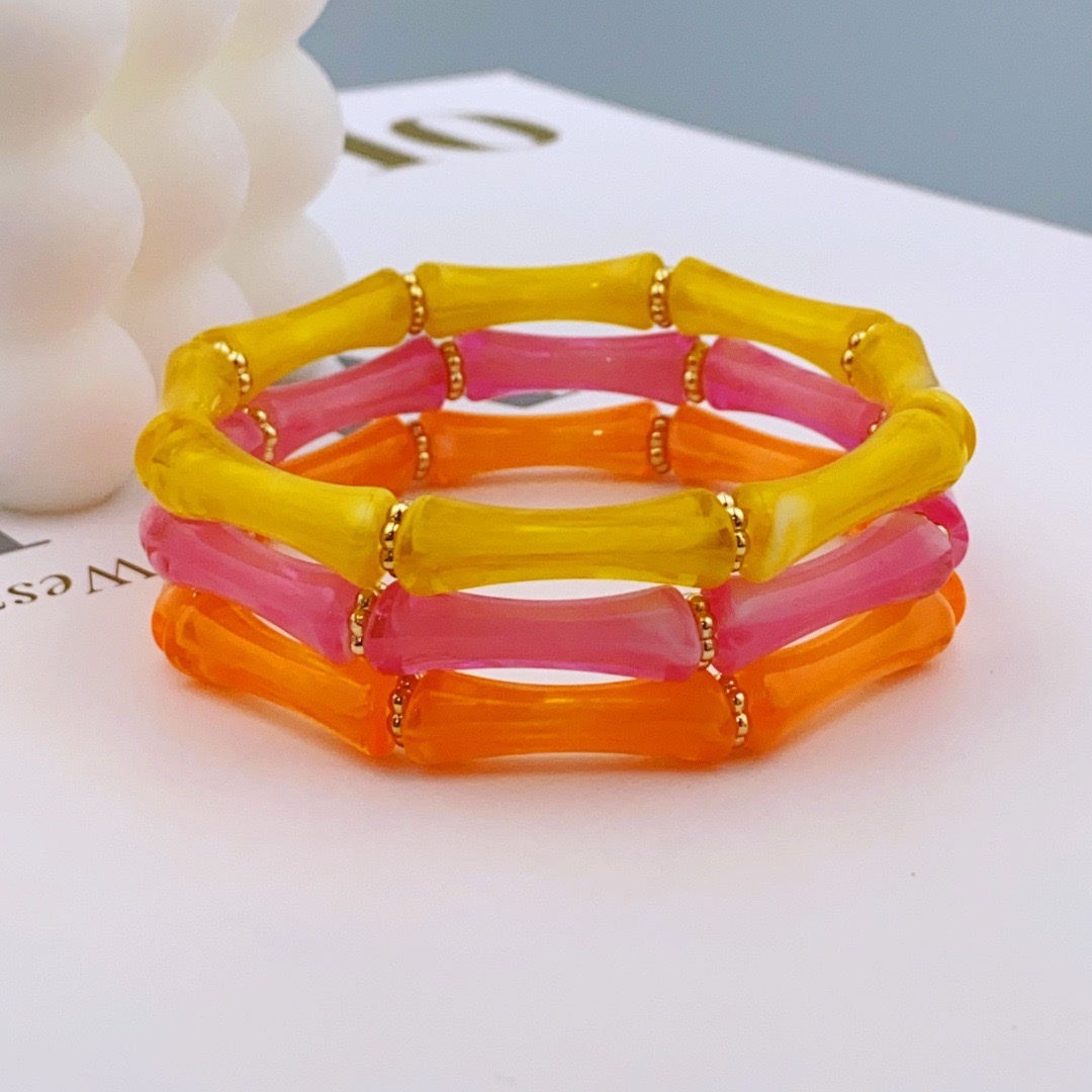 Cross-border exaggerated colored resin acrylic necklace, hand-strung beads, heart-shaped pendant, bucket beads, collarbone Specification image