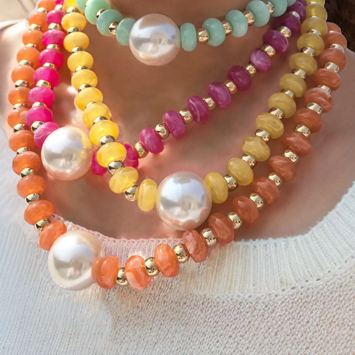 This is a cross-border best-selling pearl necklace with hand-strung colored resin beads. It features an exaggerated Bohemian vacation style ABS exaggerated pearl necklace detail image 3