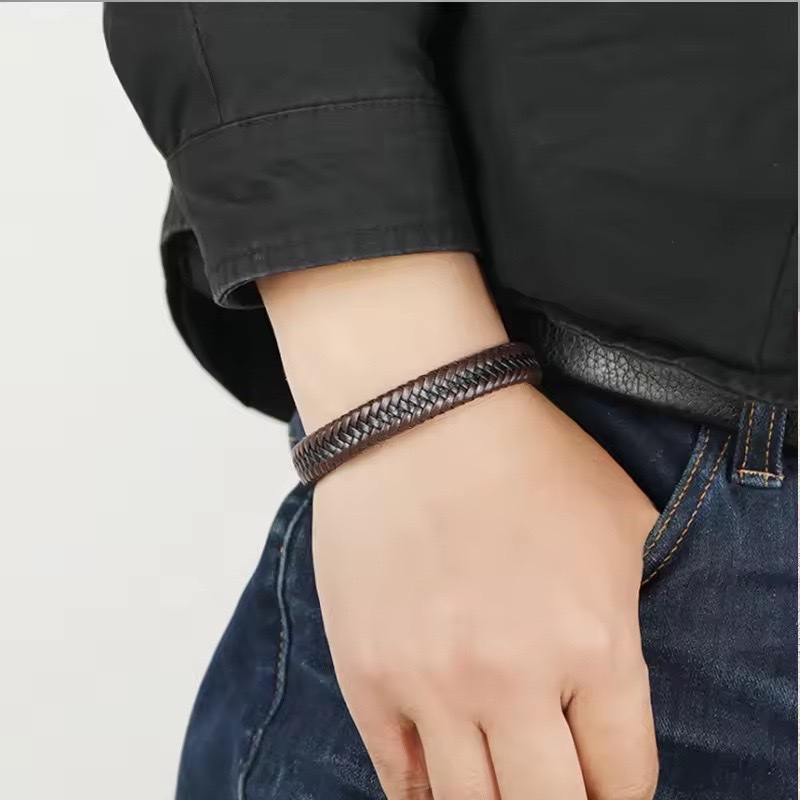 Temu cross-border bestseller men's PU leather bracelet, retro handcrafted magnetic buckle bracelet, black leather bracelet details Picture