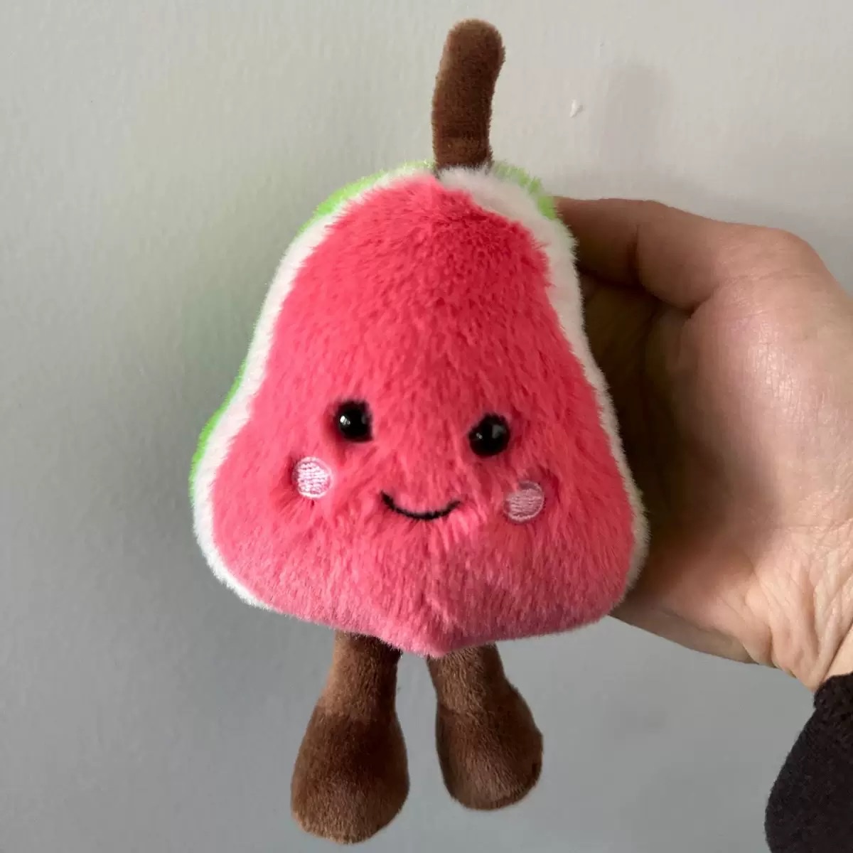 Guava pendants, creative stress-relieving plush pendants, bags, keychains, vegetable dolls, machine dolls, cute and funny doll series pendants Item Picture