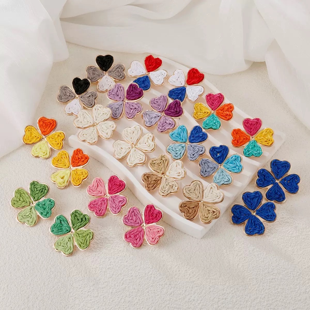 Summer beach-style four-leaf clover earrings, raffia and clover stud earrings, hand-woven earrings and accessory earrings