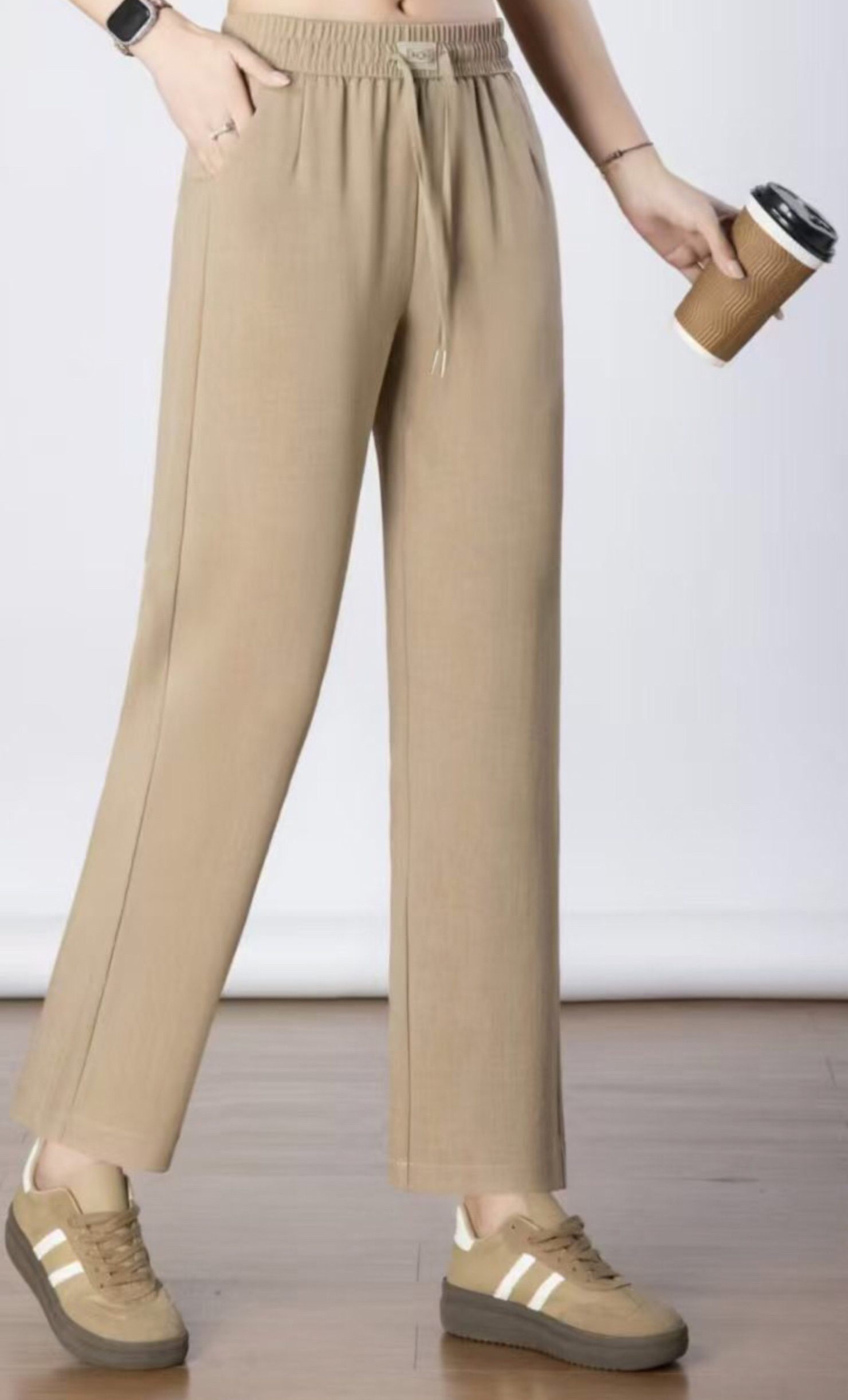 For the Spring and autumn of 2026, there are fashionable and trendy women's straight-leg pants with elastic waists and khaki color details Picture