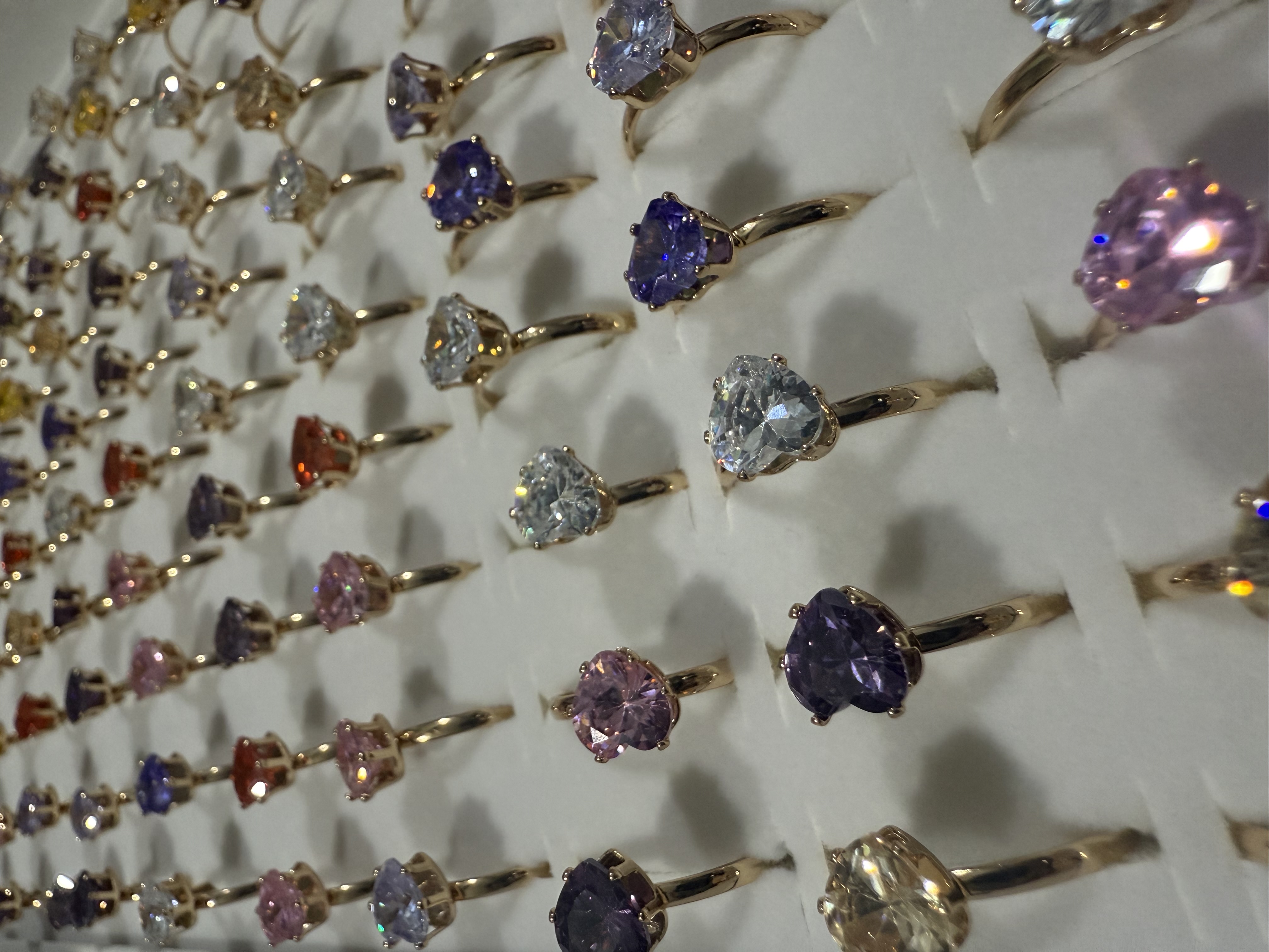 The best-selling zircon ring, an Amazon AliExpress bestseller, and the cross-border version of the copper micro-set Moissanite silver ring with a fashionable and simple design Application Scenario