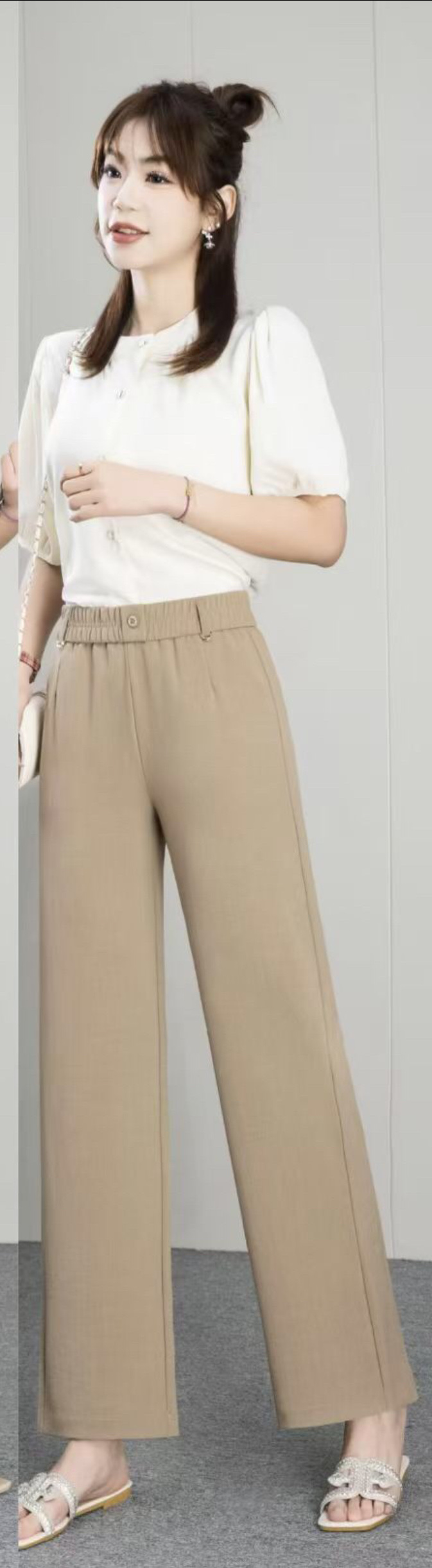 The 2026 Spring and autumn women's trousers are fashionable and trendy straight-leg pants with elastic waists and khaki color Specification image