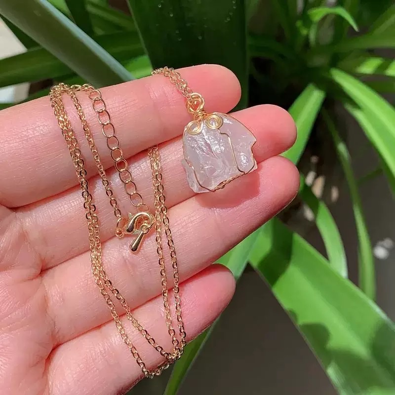 Authentic seven-color natural stone 女娲补天 original stone wound necklace crystal pendant transparent colored stone chain necklace details Picture