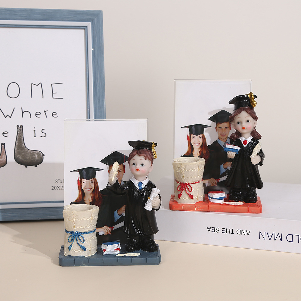 Resin water flow ornaments, refrigerator stickers, small ornaments, dolls, resin creative decorative items, home furnishings, resin dolls, resin small ornaments