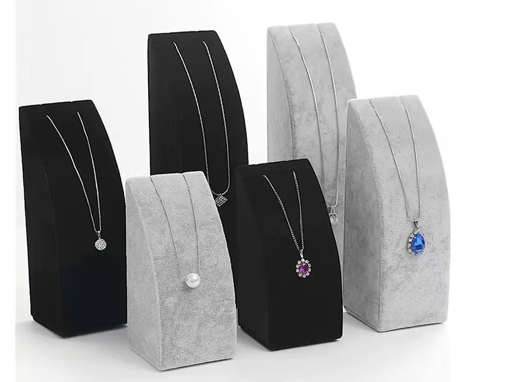 孤形三件套分别是大号，中号，小号颜色黑色灰色大红粉色墨绿多个颜色也可以来色订做首饰包装盒