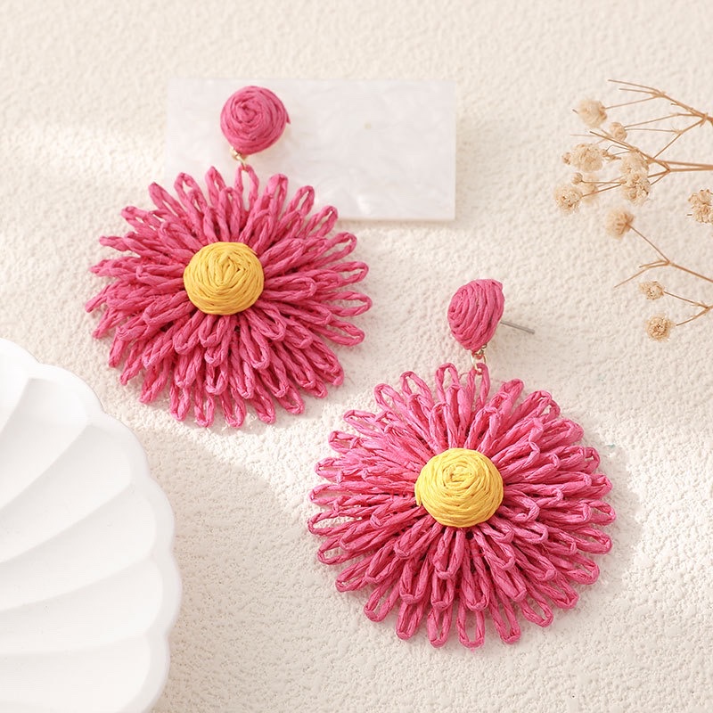 Hand-woven raffia flower earrings, sweet and unique, girlish heart, exaggerated and niche, vacation-style earrings for women Item Picture