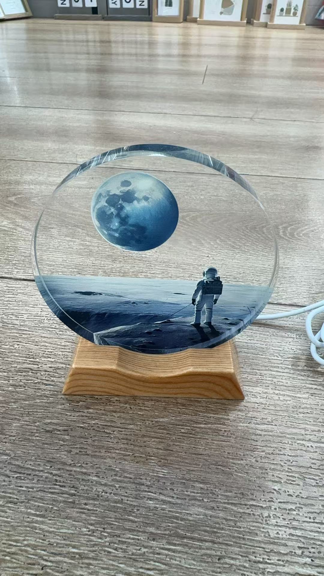 「奔赴月球」太空人发光摆件 小众高级感宇航员小夜灯 送男友治愈礼物