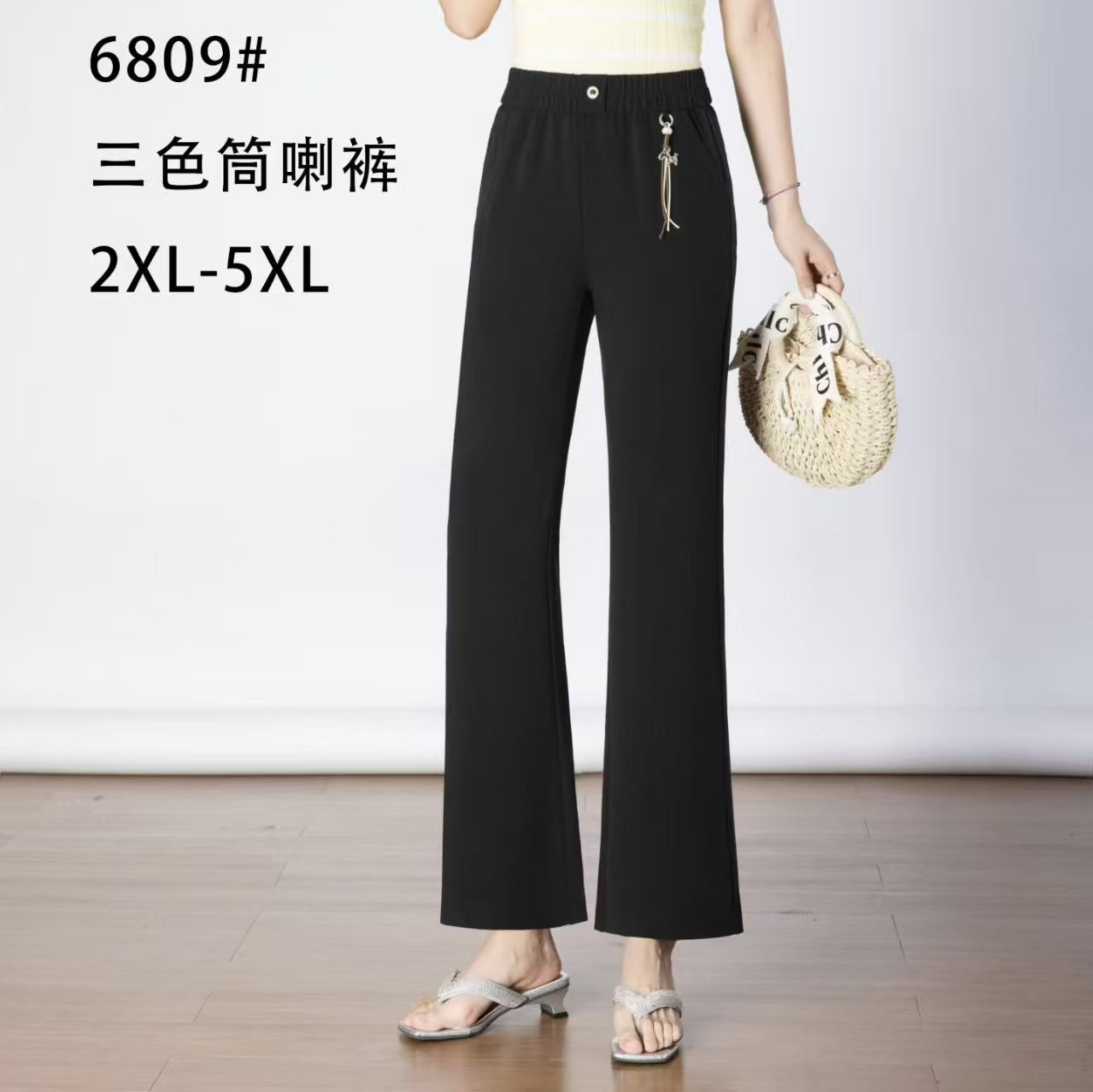 For the Spring and autumn of 2026, there are popular women's trousers in vogue: black long pants with a stretchy waist and elastic skirt