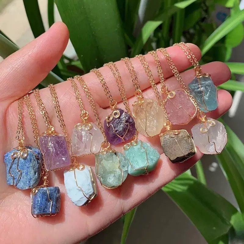 Authentic seven-color natural stone 女娲补天 original stone wound necklace crystal pendant transparent colored stone chain necklace Application Scenario
