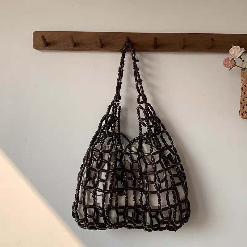 Handcrafted beaded women's bags, handwoven bags, straw woven bags, fresh and fashionable commuter bags, handwoven bags strung with wooden beads, large capacity, hand-pulled shoulder bags, niche Item Picture