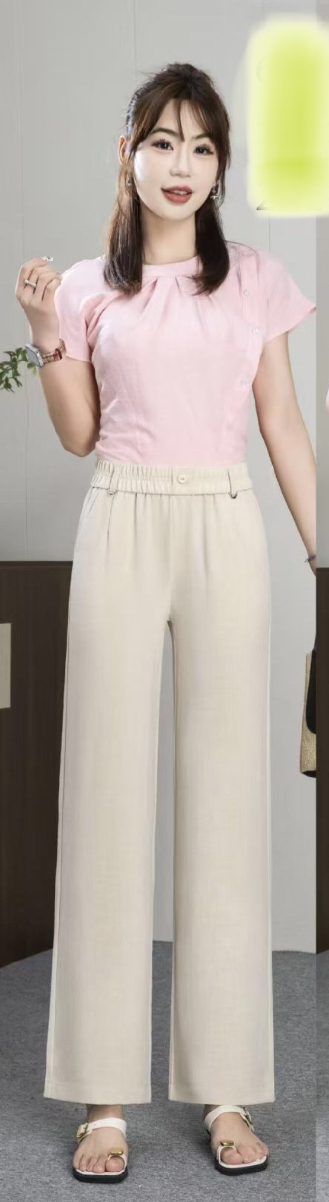 The 2026 Spring and autumn women's trousers fashion trend: straight-leg pants with elastic waists and beige trousers Specification image