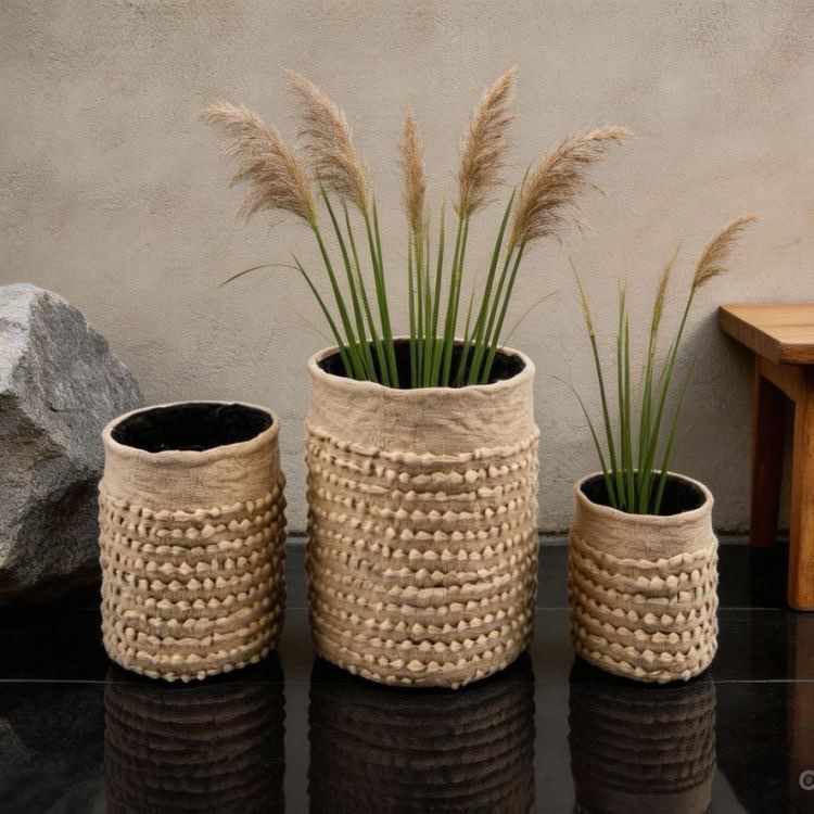 北欧家居客厅摆放花盆