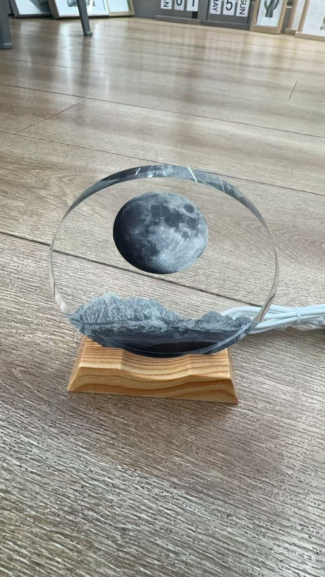 「奔赴月球」太空人发光摆件 小众高级感宇航员小夜灯 送男友治愈礼物产品图