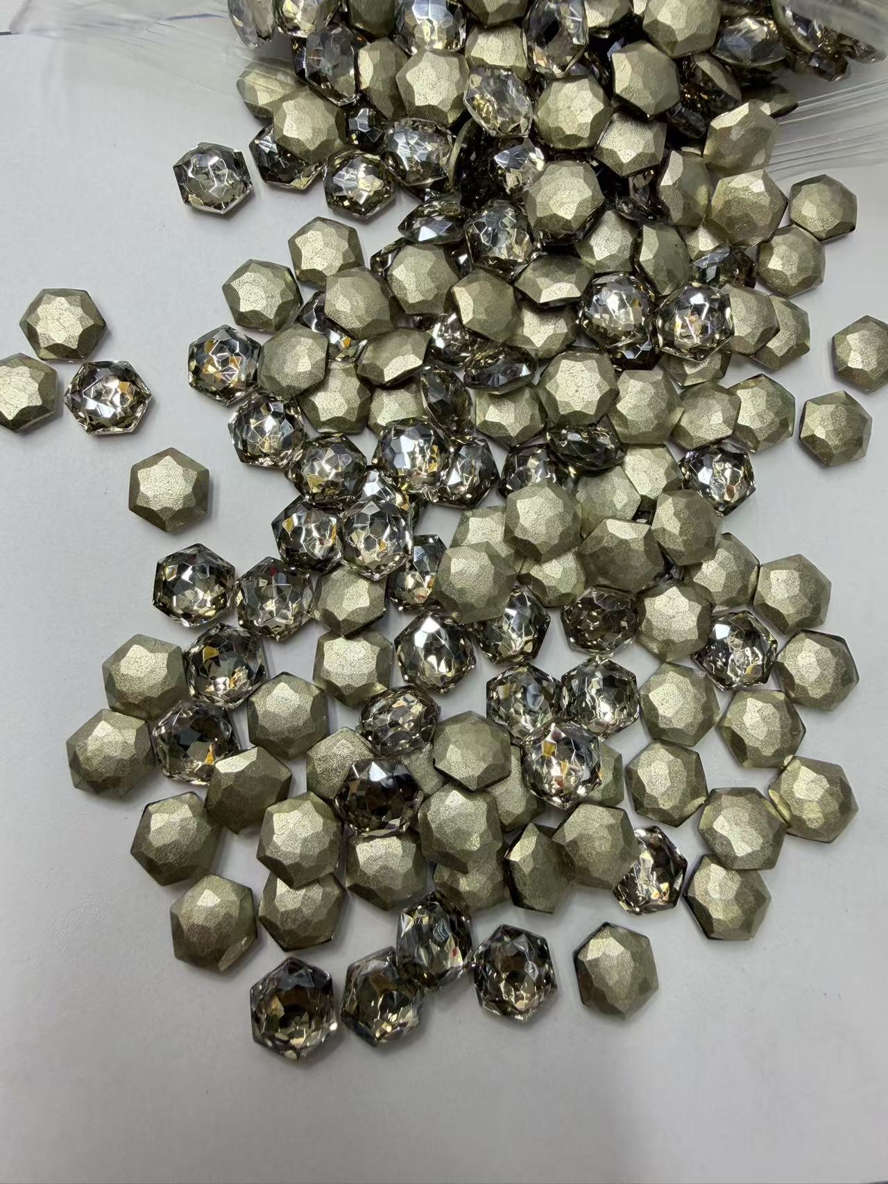 绮丽水晶饰品配件：流行畅销，平台爆款！手机壳、美甲、服装辅料、发夹发饰、头饰、合金配件、d i y材料