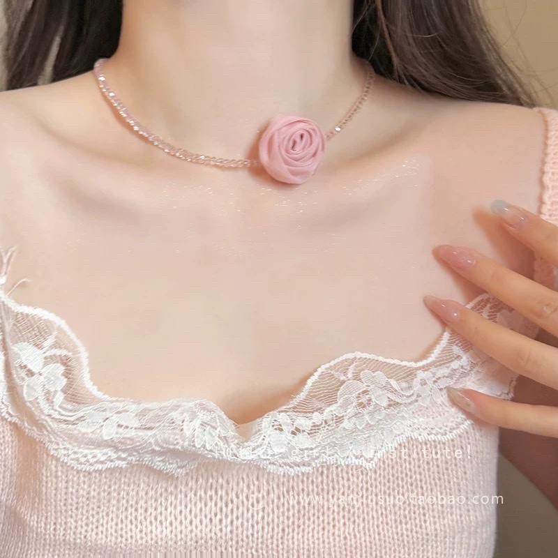 Fresh and sweet netted rose necklace for girls, numerous amine beads collarbone chain, choker neck chain accessory, neck jewelry, collarbone chain, niche light luxury jewelry, 925 sterling silver Horse Year pendant collarbone chain Application Scenario