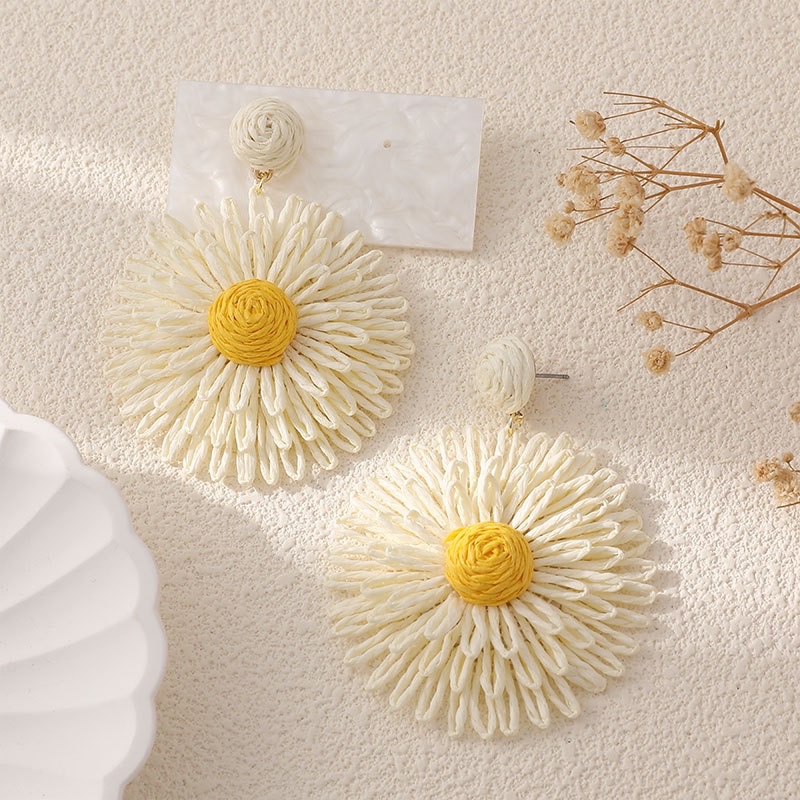 Hand-woven raffia flower earrings, sweet and unique, girlish heart, exaggerated and niche, vacation-style earrings for women details Picture