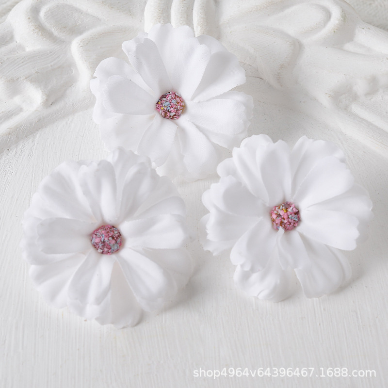 Artificial flowers, small flower hairpins, artificial flower heads, small daisies, French wild chrysanthemums, Hanfu headwear, straw hats, artificial flowers, small artificial flowers Application Scenario