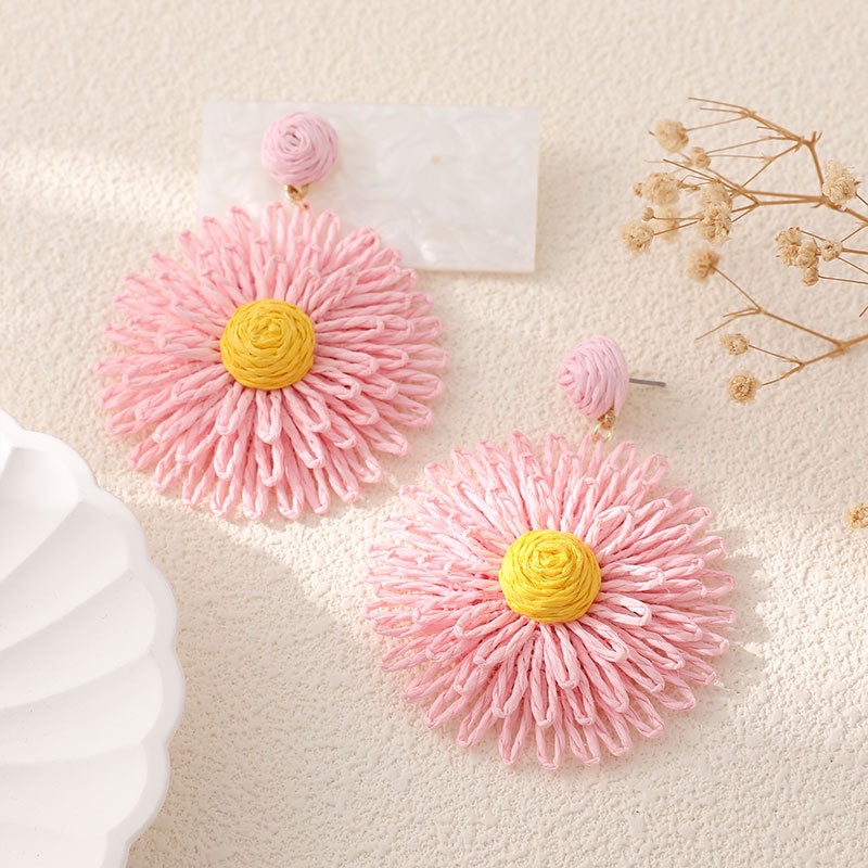 Hand-woven raffia flower earrings, sweet and unique, girlish heart, exaggerated and niche, vacation-style earrings for women Application Scenario