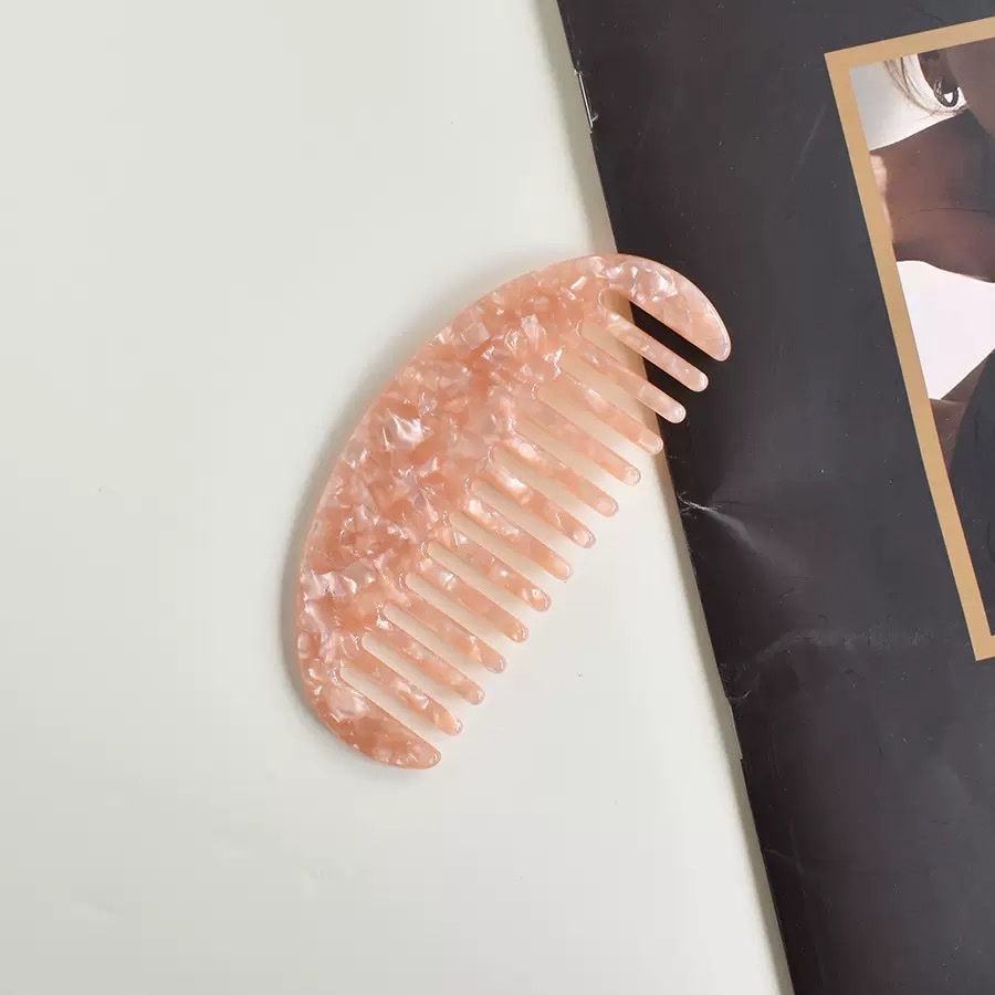 Factory direct sales, cross-border best-selling acetic acid board combs, popular hair combs in Europe and America, anti-static marble-patterned hair combs, hair accessories Application Scenario