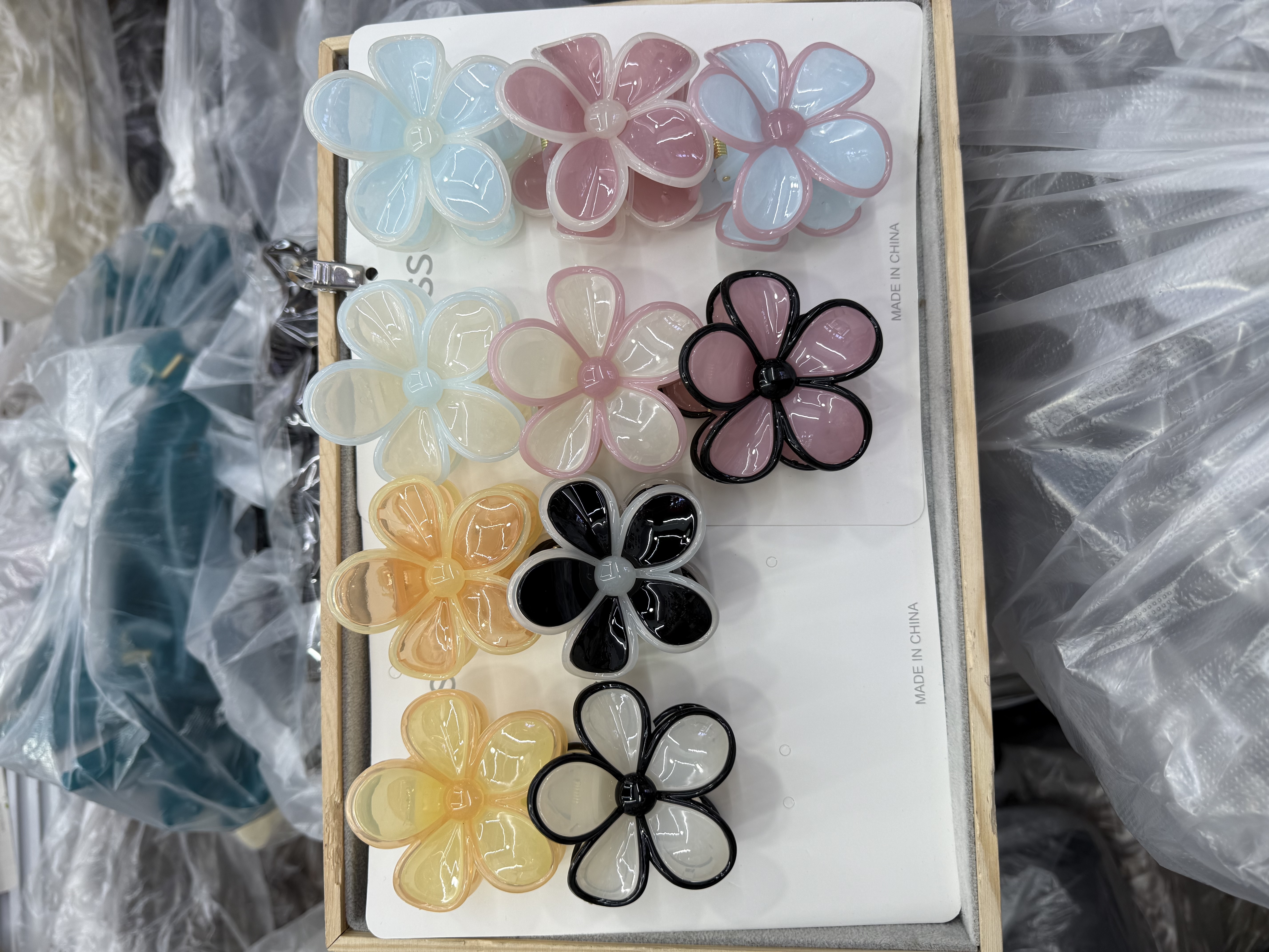 New Korean-style patchwork flower grabber with a five-petal flower feel, high-end and gentle, semi-tied hair, versatile hair accessory, women's shark clip hair accessory, hair clip