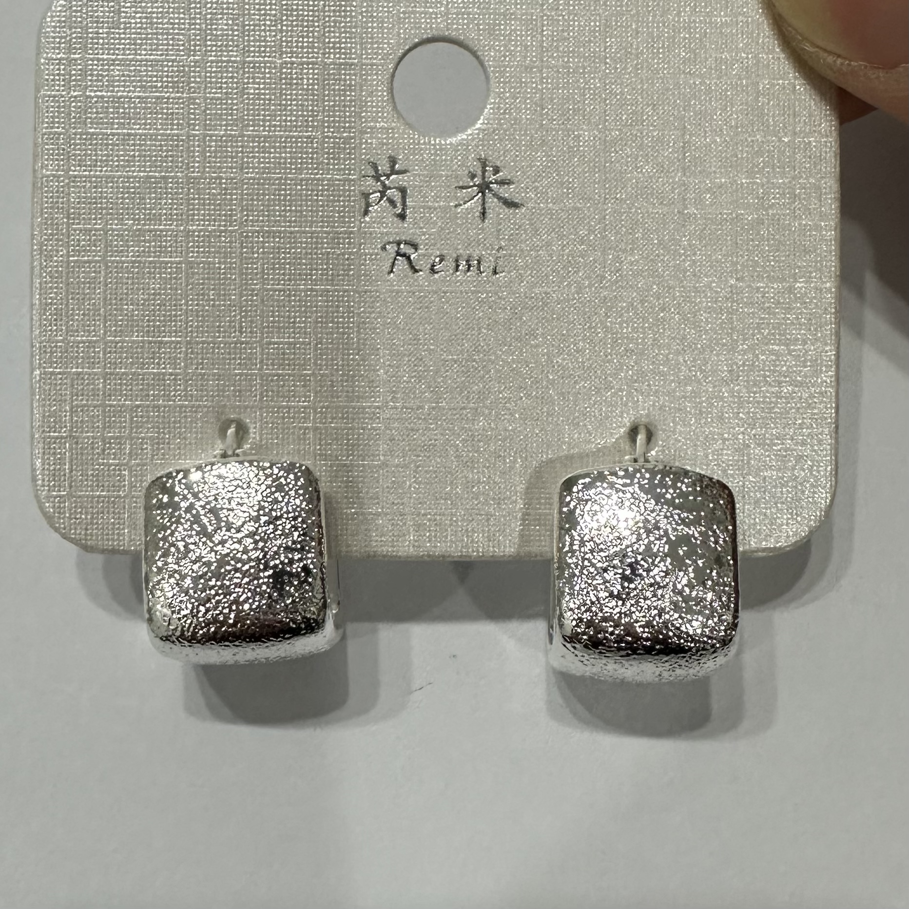 铜合金时尚潮流耳环耳饰女款时尚简约耳环饰品女生日常佩戴