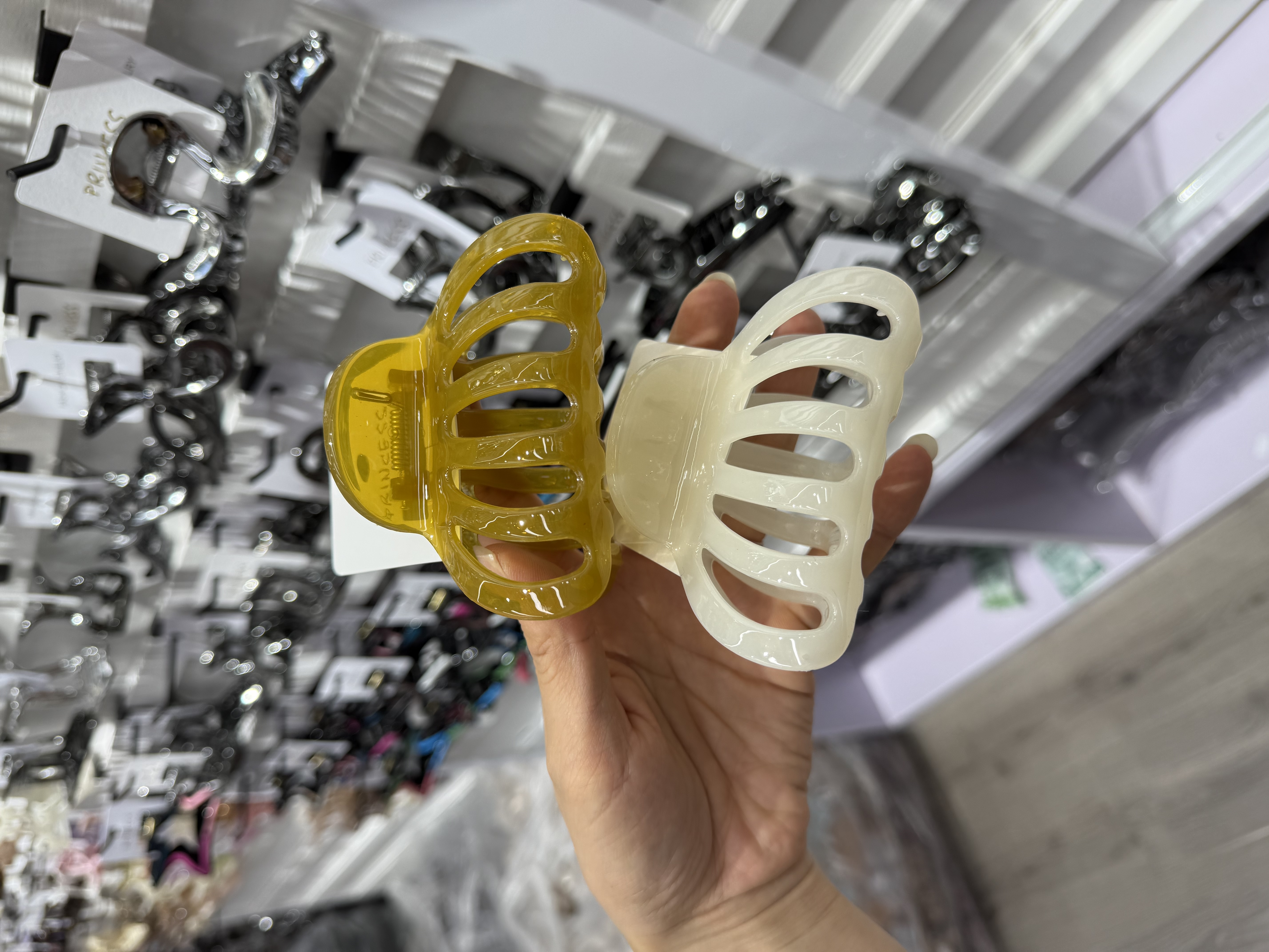 Super powerful Grab ~ Pumpkin Grab clip, large hair volume, Shark clip, 2026 new style, high-end spring hair clip, women's back head hair clip details Picture