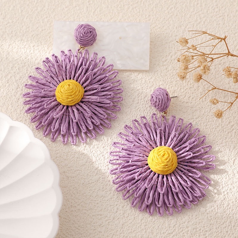Hand-woven raffia flower earrings, sweet and unique, girlish heart, exaggerated and niche, vacation-style earrings for women Specification image