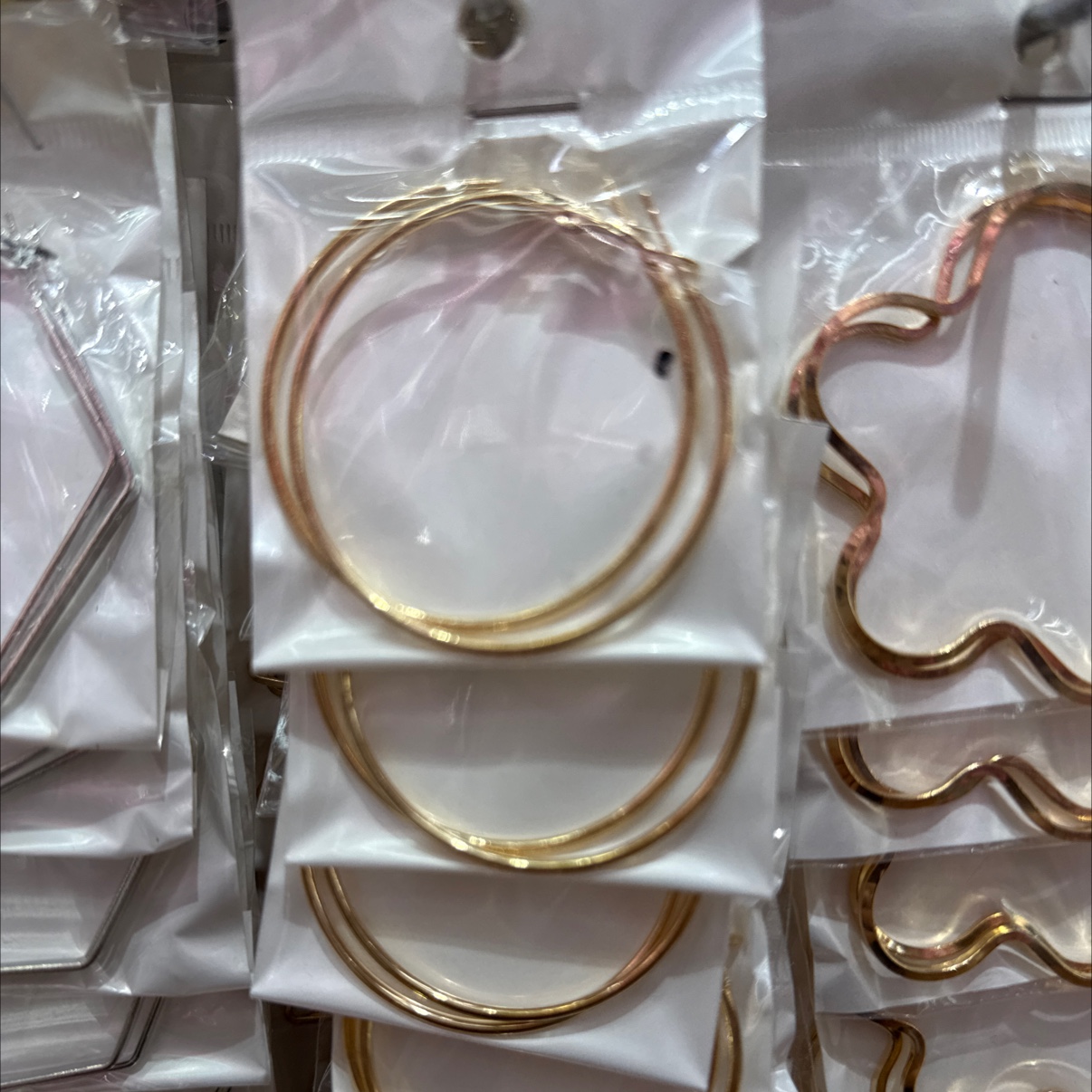 米珠耳环耳饰时尚简约耳夹饰品女生轻奢设计感耳环饰品耳饰耳夹耳环耳环耳环耳环耳环耳环耳环耳环饰品产品图