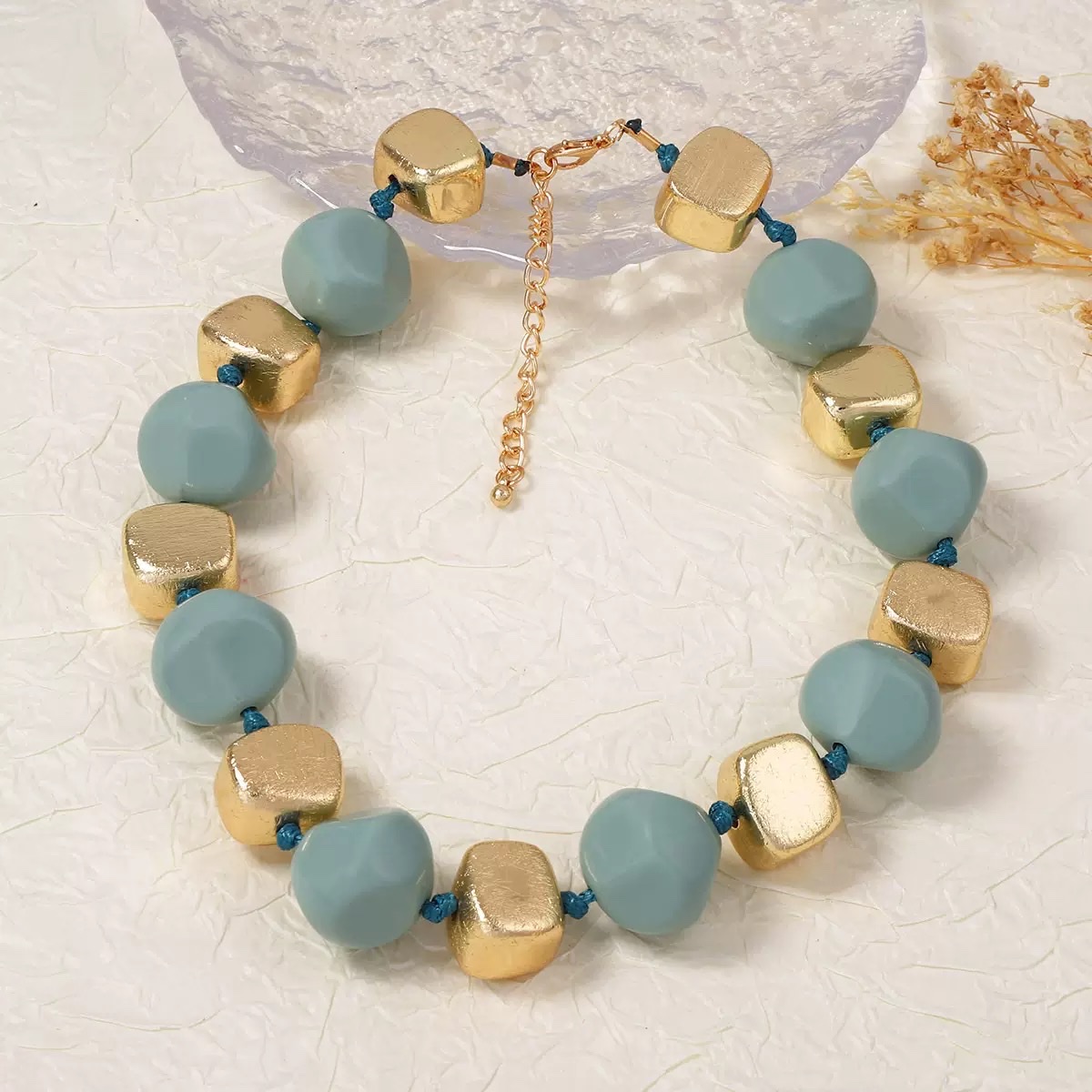 A new cross-border fashion exaggerated beaded necklace from Europe and America, made of Maillard resin, versatile geometric shape, handcrafted for women detail image 5