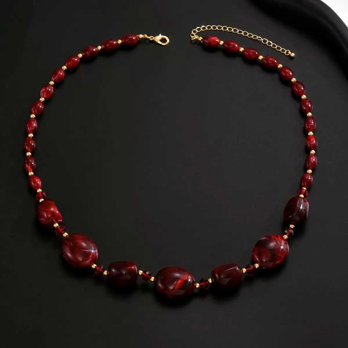 New exaggerated red resin beaded necklace for cross-border trade from Europe and America, retro and fashionable acrylic diamond, elegant for ladies Specification image