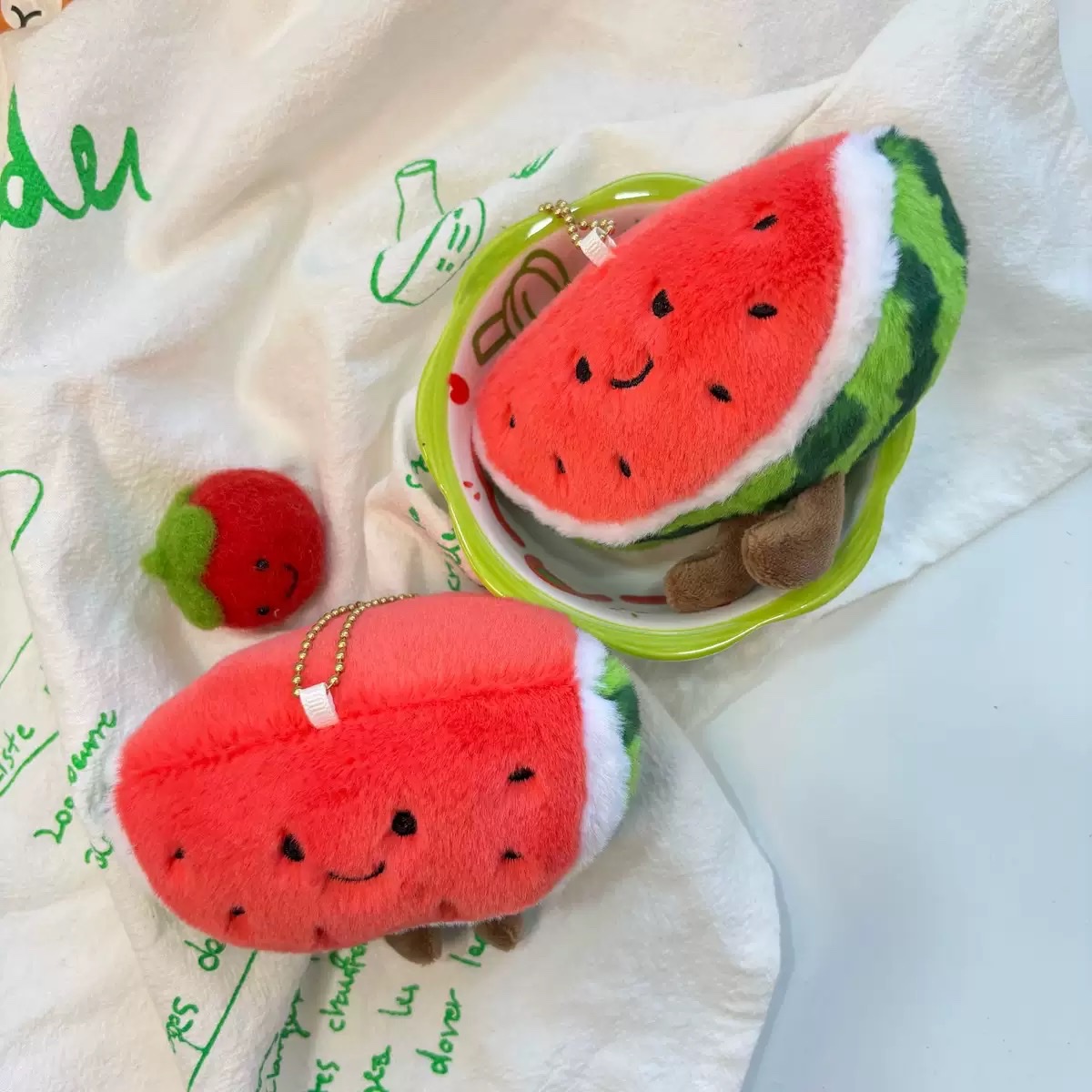 Watermelon plush cute and fashionable pendants, fruit pendants, creative vegetables, funny expressions, avocado plush keychains, cute dolls, doll toys wholesale, plush toys wholesale, plush toys trendy toys Application Scenario