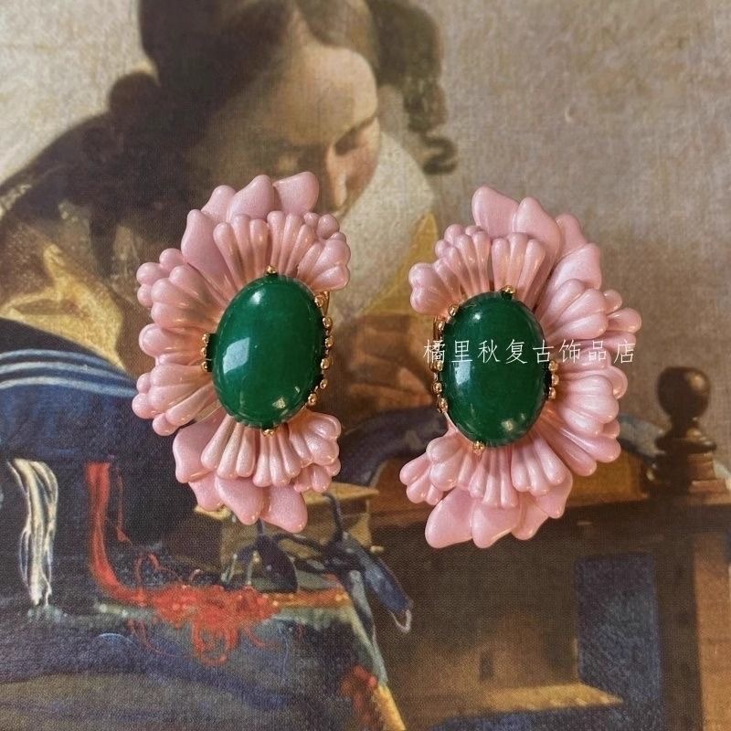 New Chinese-style retro crabapple classical stud earrings, green and pink flower asymmetrical earrings and accessories for women 2026, with a strong atmosphere detail image 8