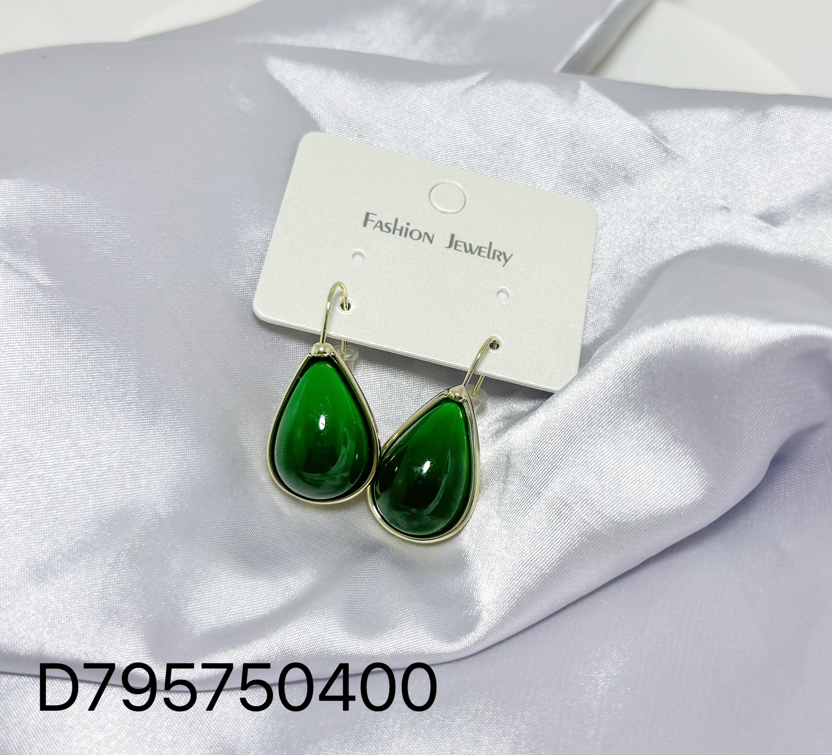 复古墨绿色水滴耳坠，金色小众高级感气质显白通勤耳饰，温柔氛围感耳钉，小众设计感通勤耳坠耳钉饰品ccb打耳洞