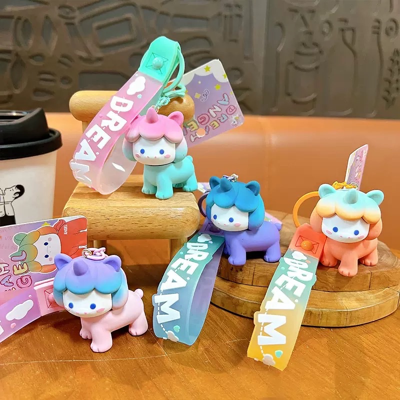 Creative and dreamy unicorn keychain, exquisite gradient rainbow figurine pendant, bag accessory, keychain, cartoon keychain pendant