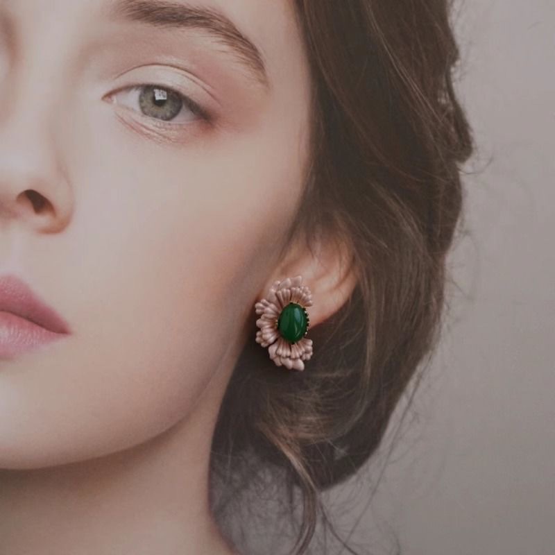 New Chinese-style retro crabapple classical stud earrings, green and pink flower asymmetrical earrings and accessories for women 2026, with a strong atmosphere detail image 5