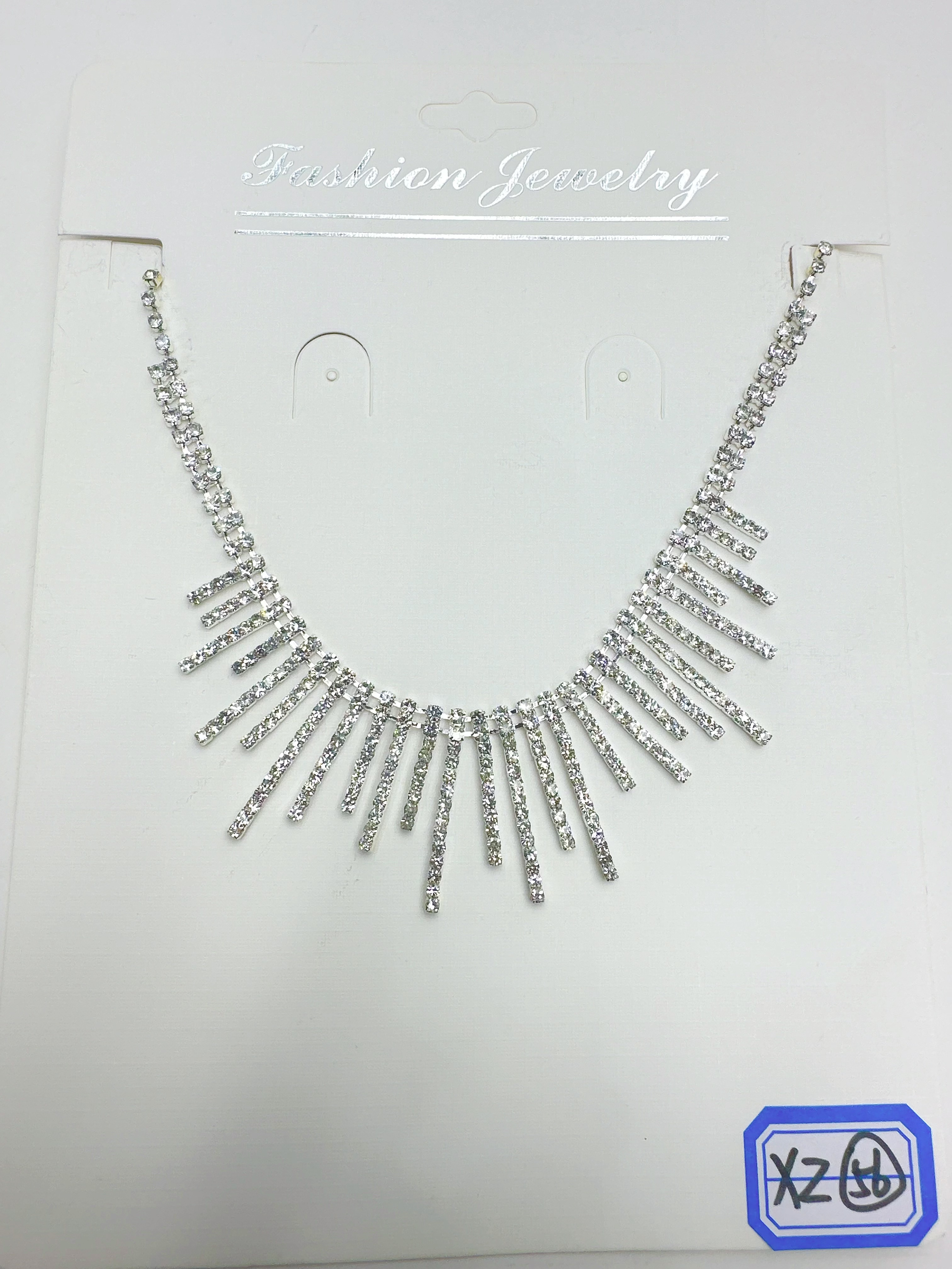 Hot-selling full-diamond water diamond necklace, exquisite collarbone chain, heavy industry, noble lady's style necklace, fashionable and trendy necklace Application Scenario