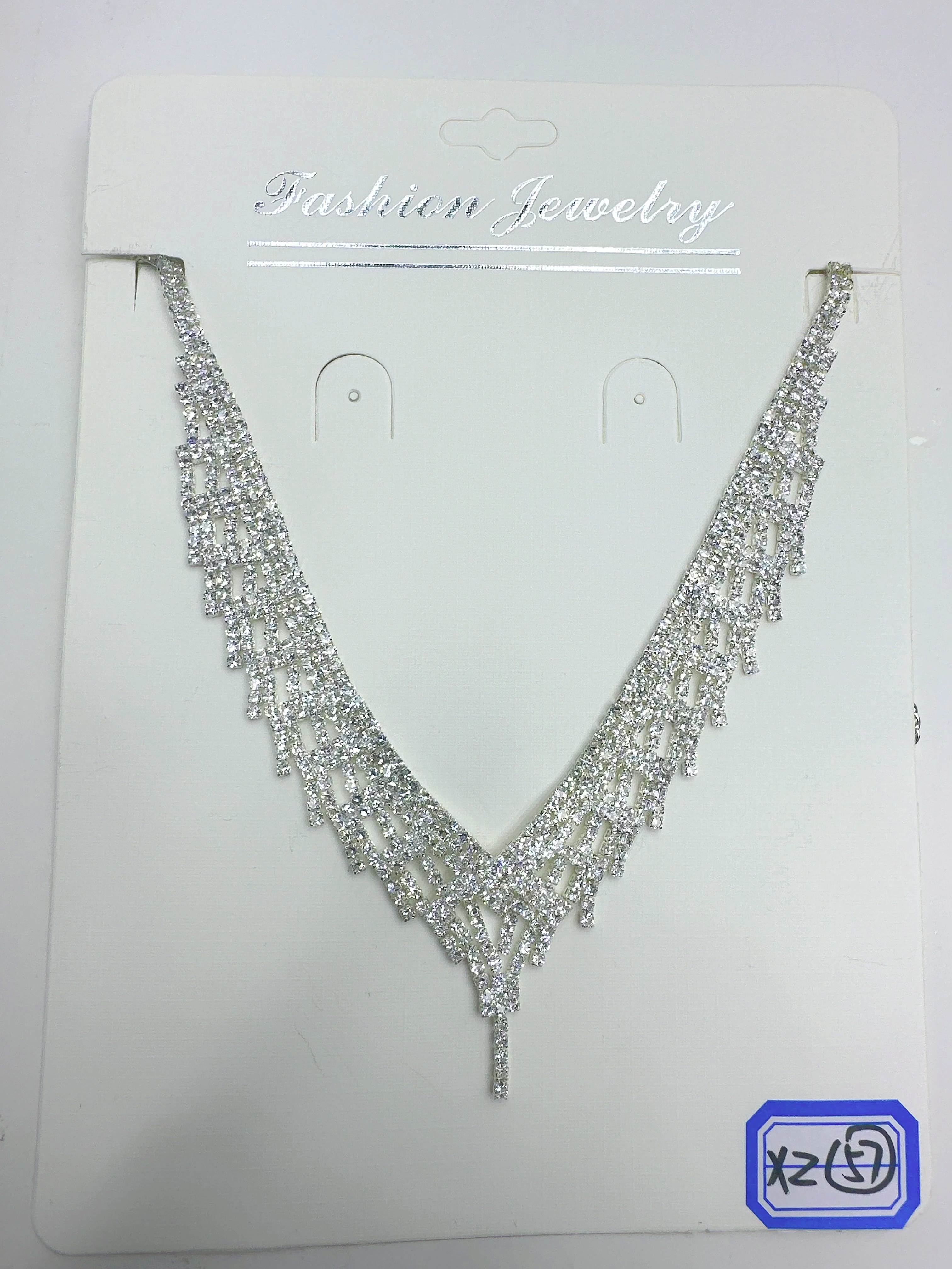 Hot-selling full-diamond water diamond necklace, exquisite collarbone chain, heavy industry, noble lady's style necklace, fashionable and trendy necklace detail image 3
