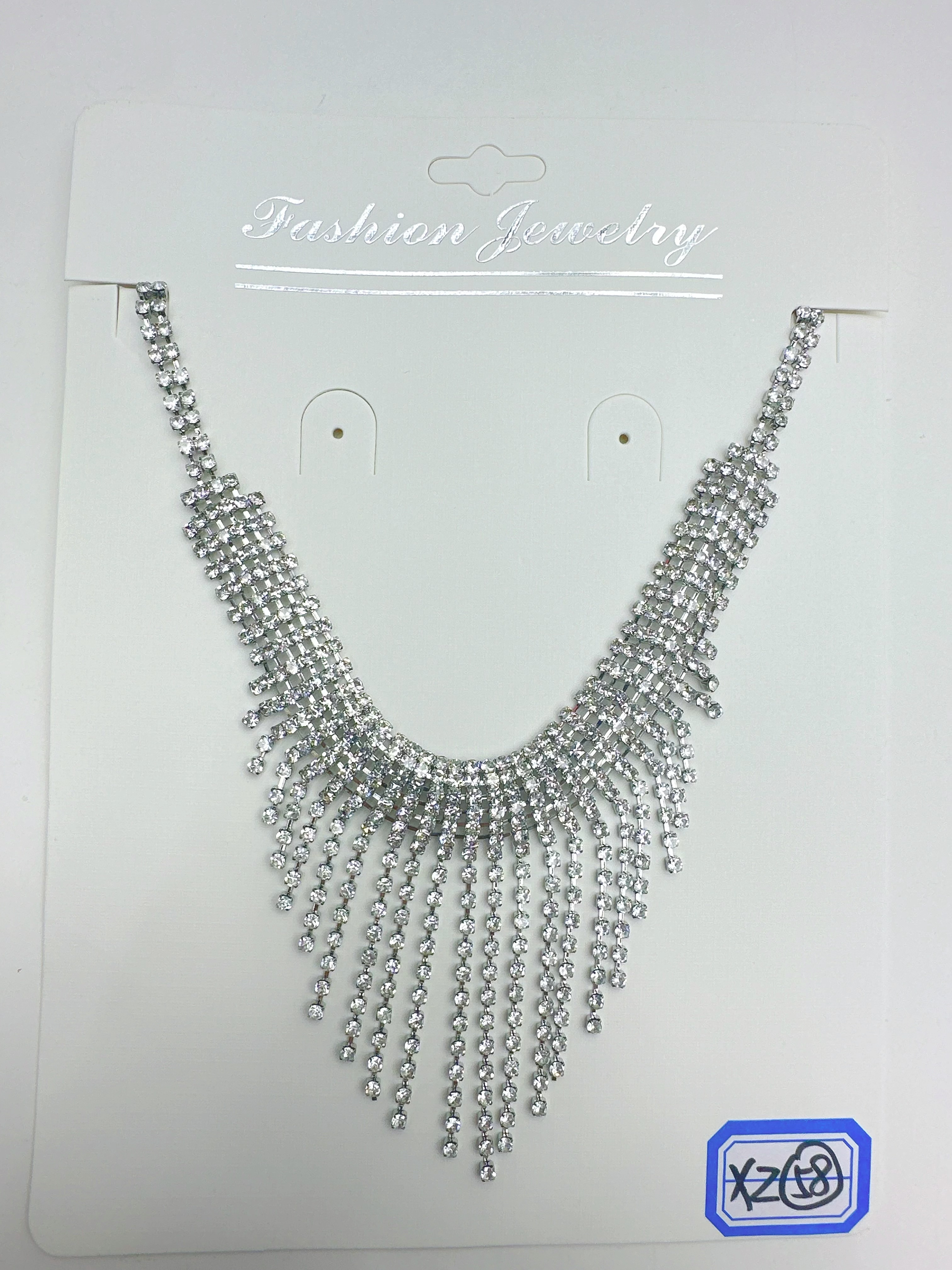 Hot-selling full-diamond water diamond necklace, exquisite collarbone chain, heavy industry, noble lady's style necklace, fashionable and trendy necklace details Picture