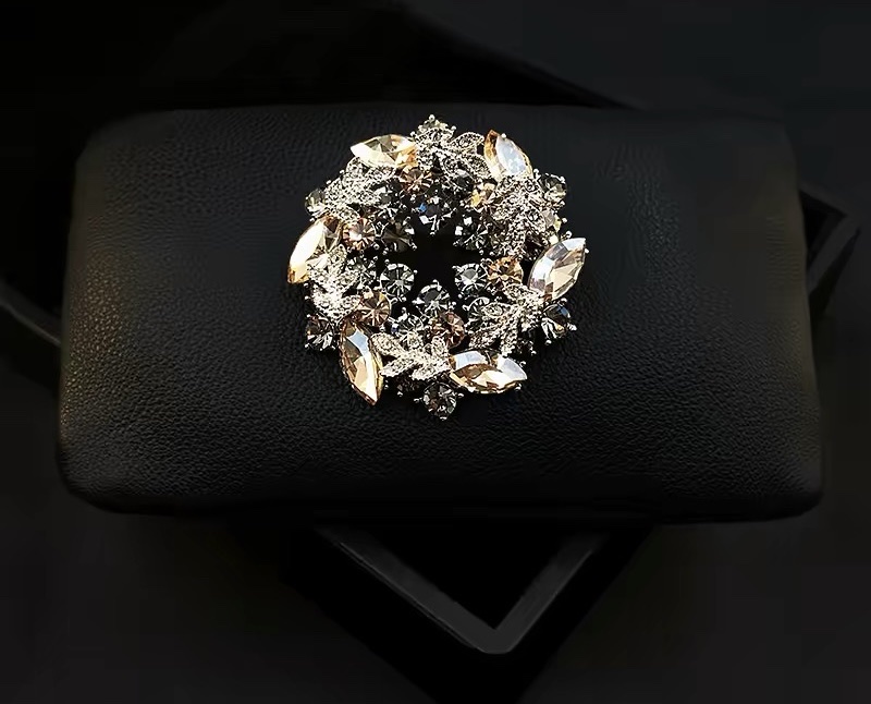 高级感复古宫廷胸针高档精致时尚紫荆花西服配饰毛衣别针胸花