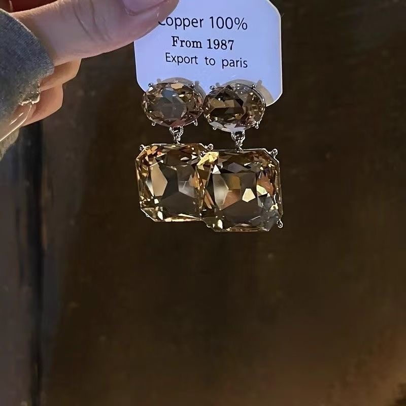 A visual feast! Simple, individual, fashionable, super dazzling and elegant earrings, a style of a noble lady with a high-end feel, versatile earrings for women pic 5