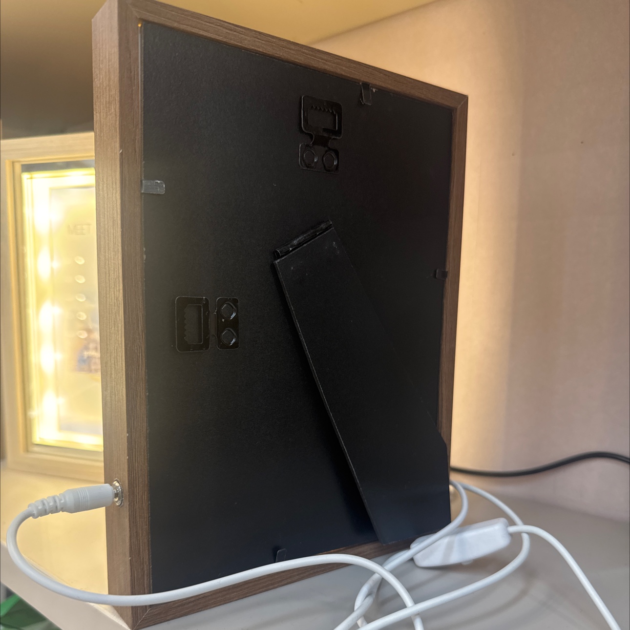 密度板带灯相框，美观实用细节图