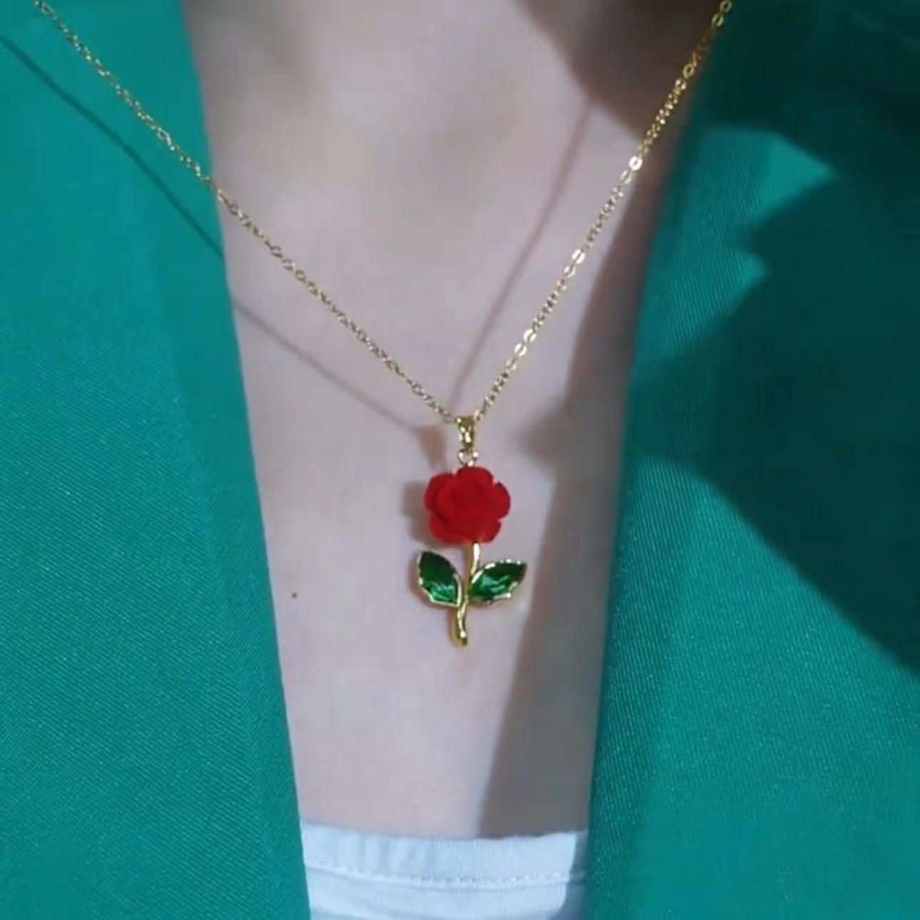 精致浪漫玫瑰花项链轻奢ins时尚气质百搭花朵锁骨吊坠钛钢锁骨链